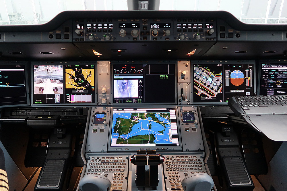 Airbus A350-1000 cockpit