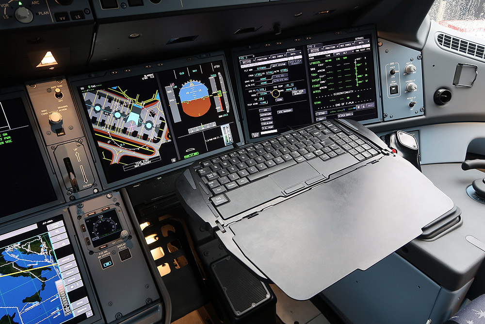 Airbus A350-1000 cockpit